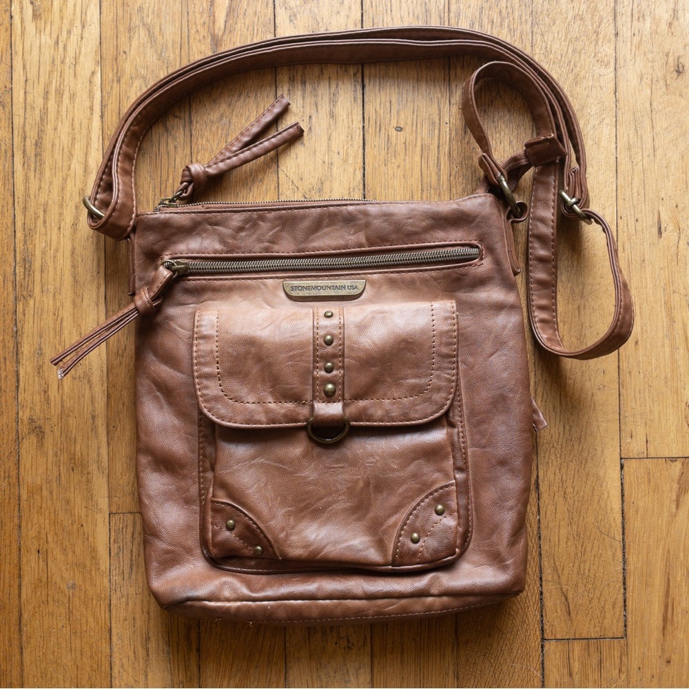 Stone Mountain Brown Faux Leather Cross Body Purse/Handbag Multi Zipper Pockets